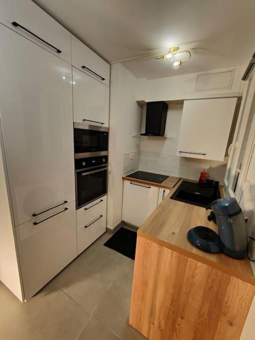 Joli Appartement Au Pied Du Tramway Bezons Buitenkant foto